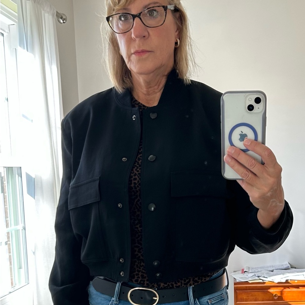 Cropped black jacket with shoulder pads Sz M